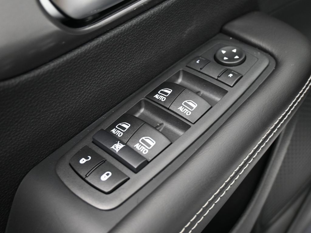 New 2026 Bright White Clearcoat Chrysler Select image 14