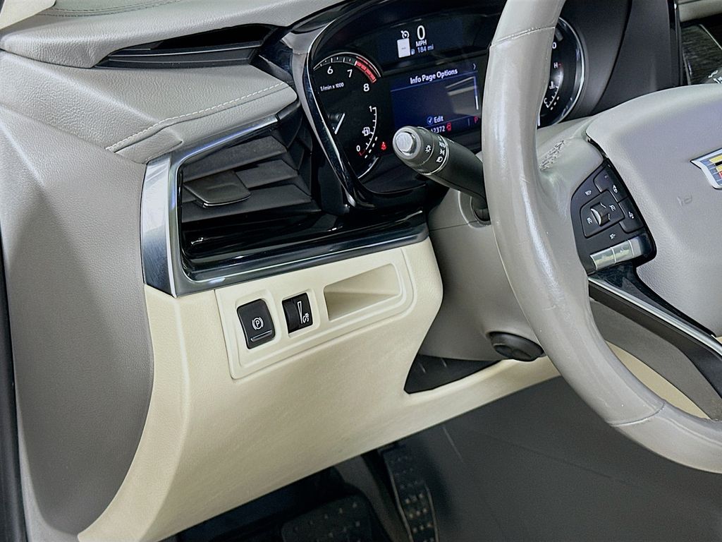 Thumbnail: 2021 Cadillac XT6 - 10