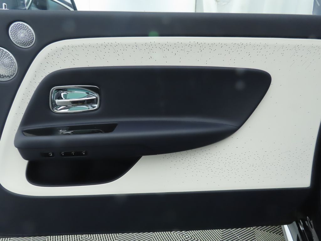 Thumbnail: 2026 Rolls-Royce Spectre - 26