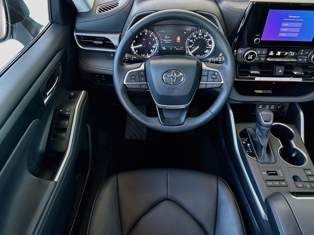 Thumbnail: 2026 Toyota Highlander - 10