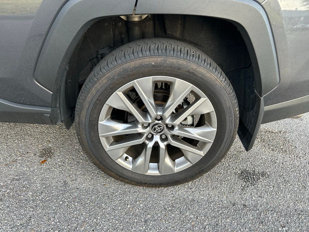 2024 Toyota RAV4 XLE Premium 9