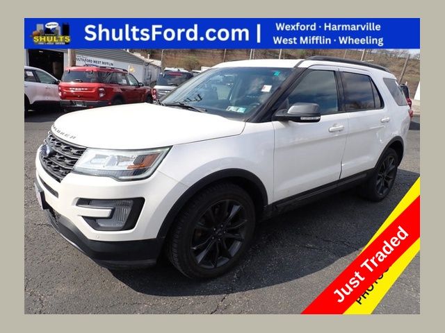White Platinum 2017 Ford Explorer XLT AWD SUV / Crossover All-Wheel Drive 6-Speed Automatic