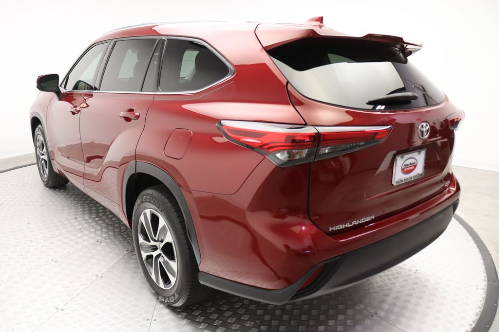 2021 Toyota Highlander XLE 11