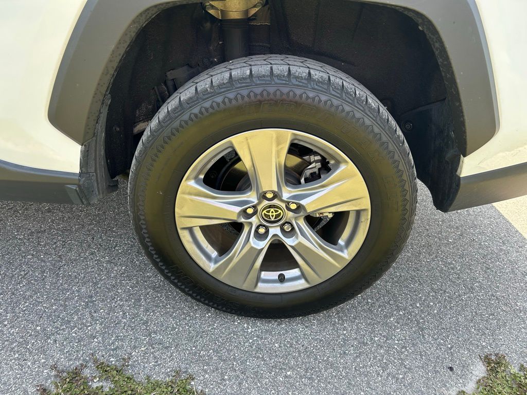 2023 Toyota RAV4 XLE 9