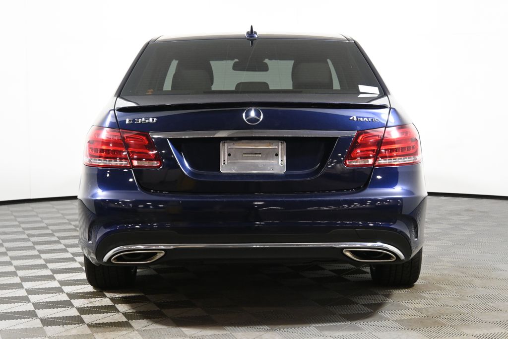 Thumbnail: 2015 Mercedes-Benz E-Class - 9