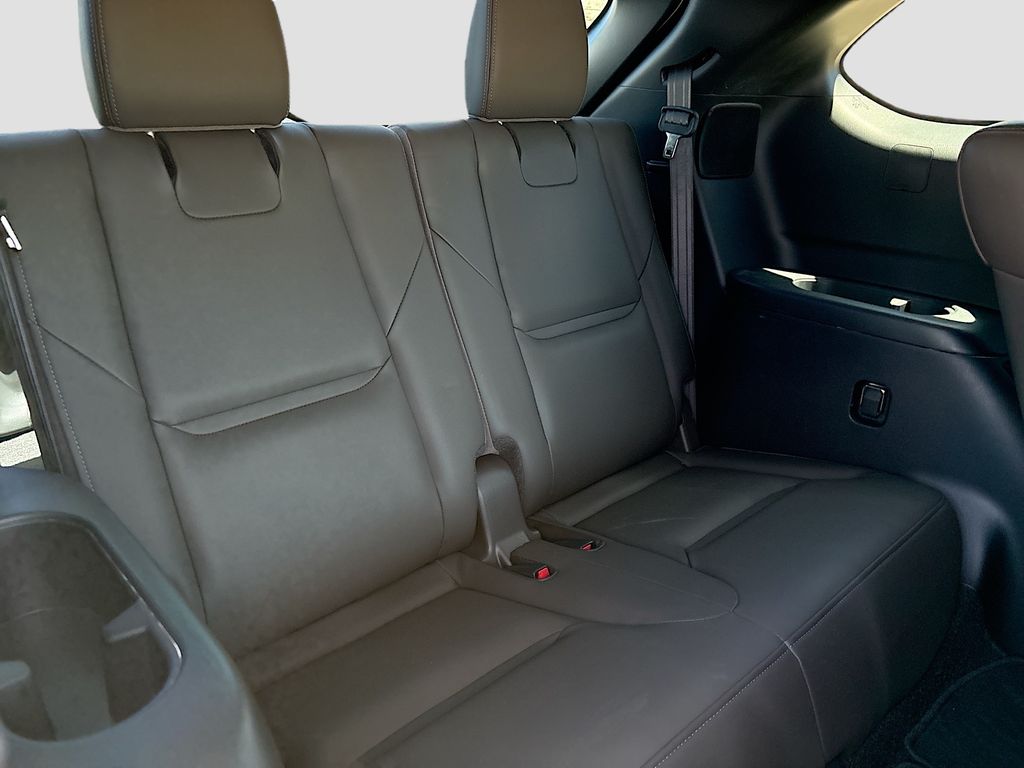 Used 2023 White Mazda Signature image 28