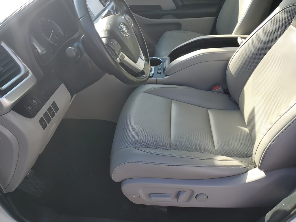 Used Car 2019 Toyota Highlander  Limited For Sale Under $30,000 In Austin, Texas