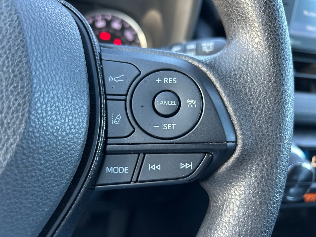 Thumbnail: 2021 Toyota RAV4 - 19