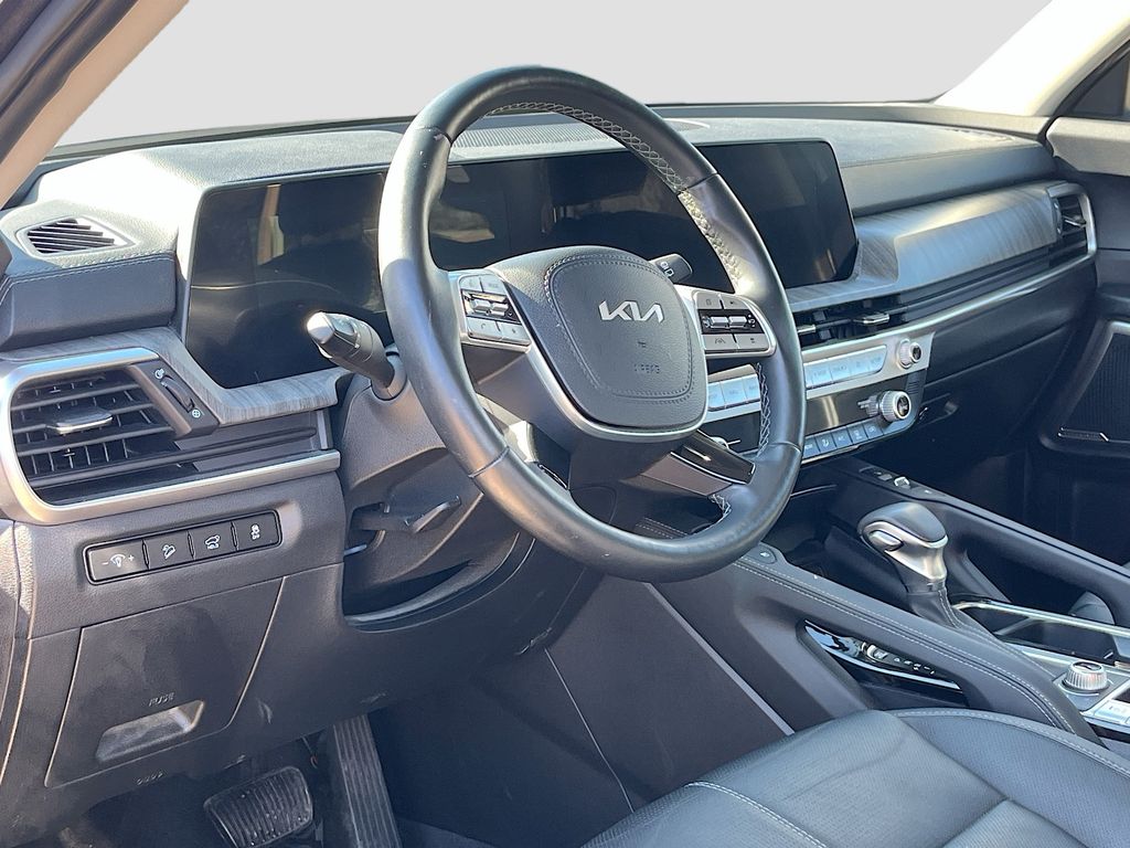 Used 2025 Gray Kia EX image 9