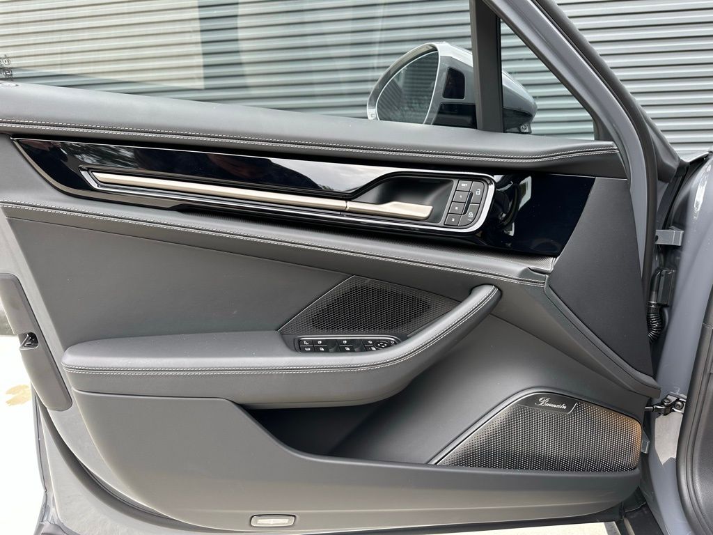 Thumbnail: 2025 Porsche Panamera - 14