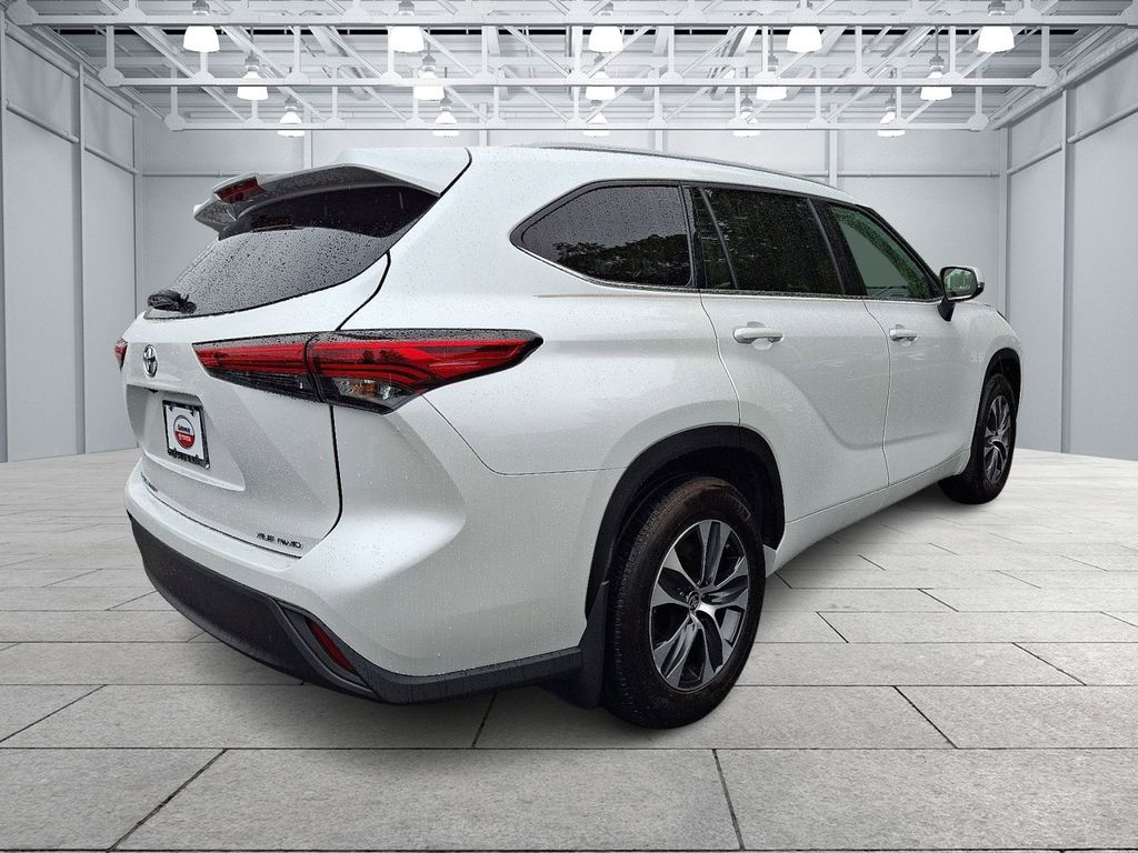 2022 Toyota Highlander XLE 4