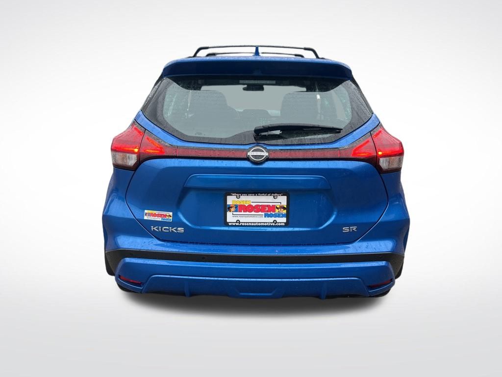 2024 Nissan Kicks SR photo
