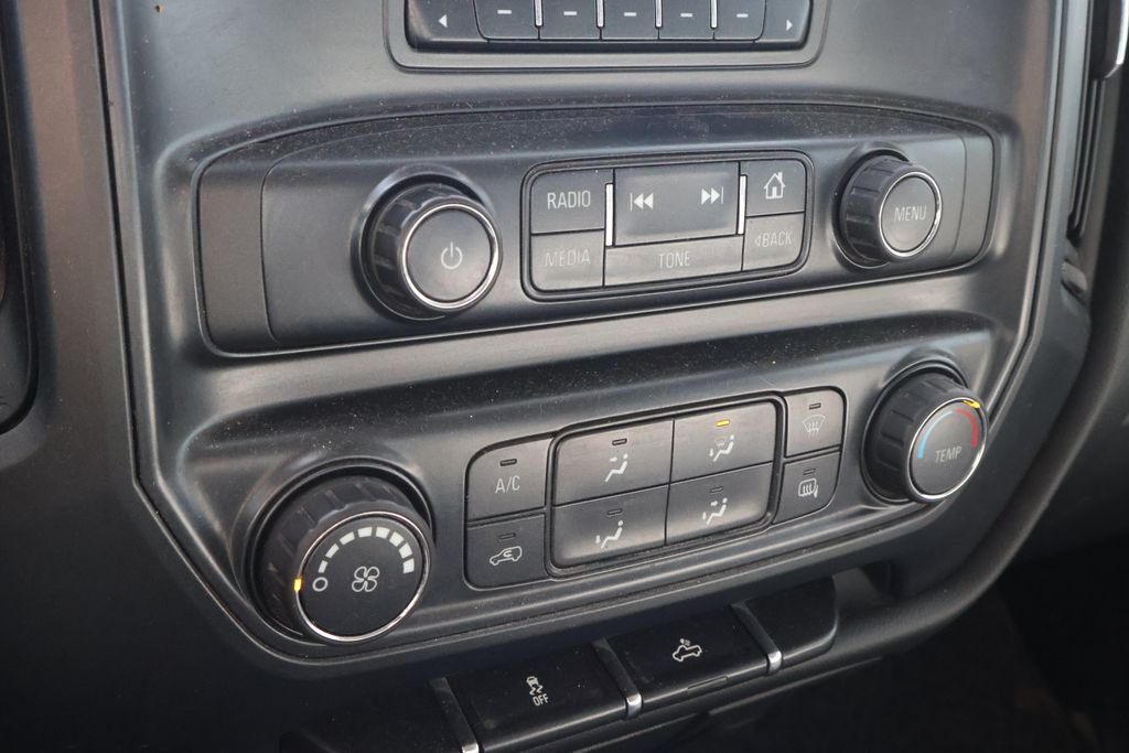 Thumbnail: 2017 Chevrolet Silverado 2500 - 24