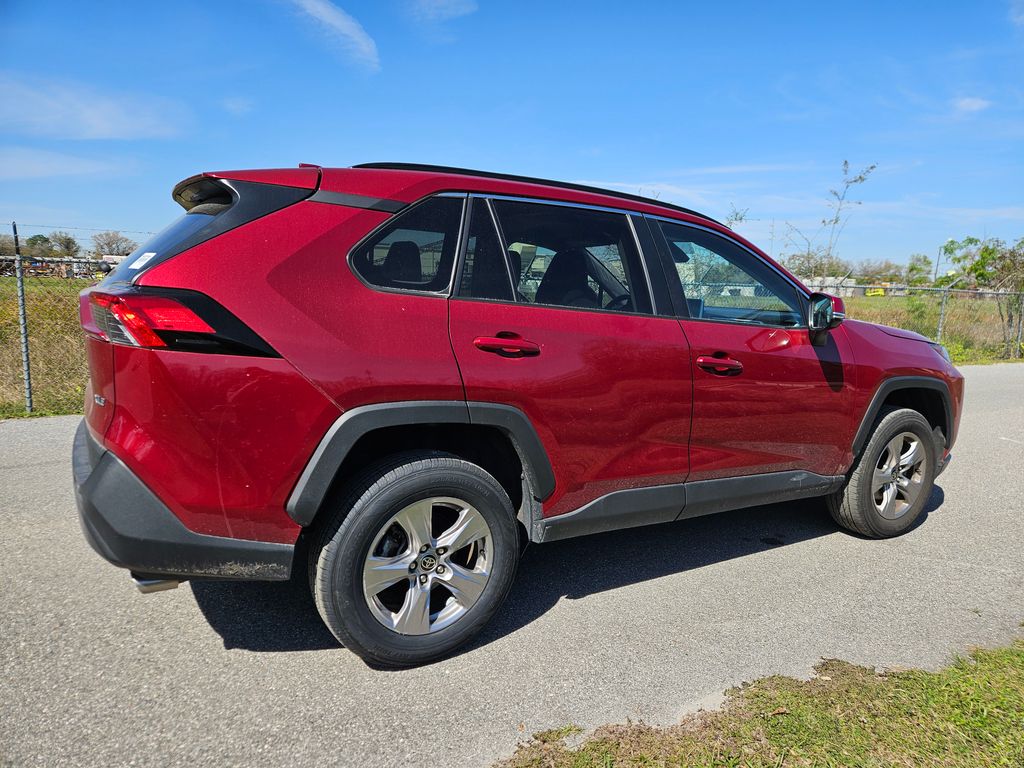 2023 Toyota RAV4 XLE 5