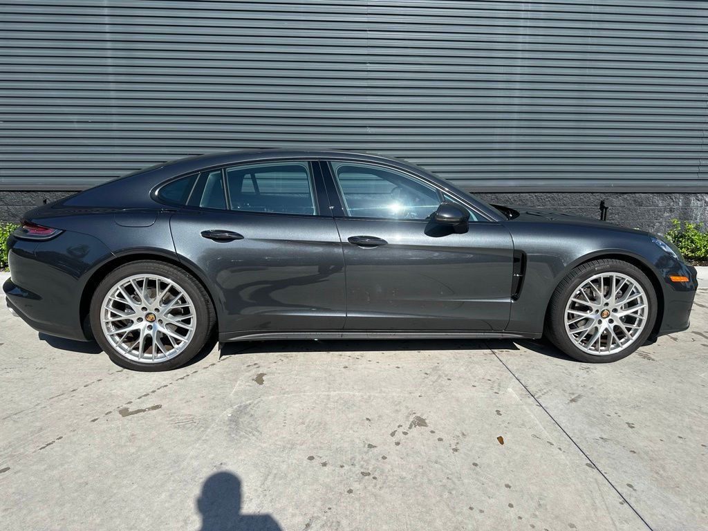 2022 Porsche Panamera  4