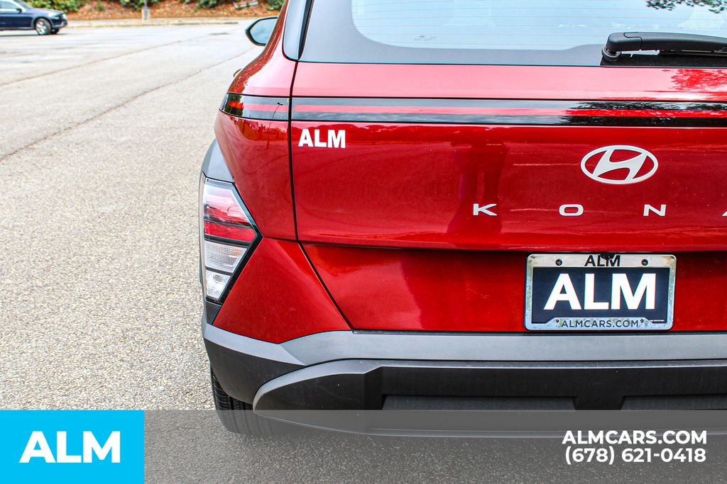 Used 2025 Red Hyundai SE image 13