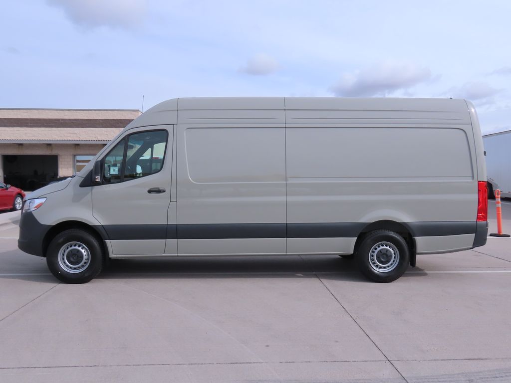 2025 Mercedes-Benz Sprinter 2500 8