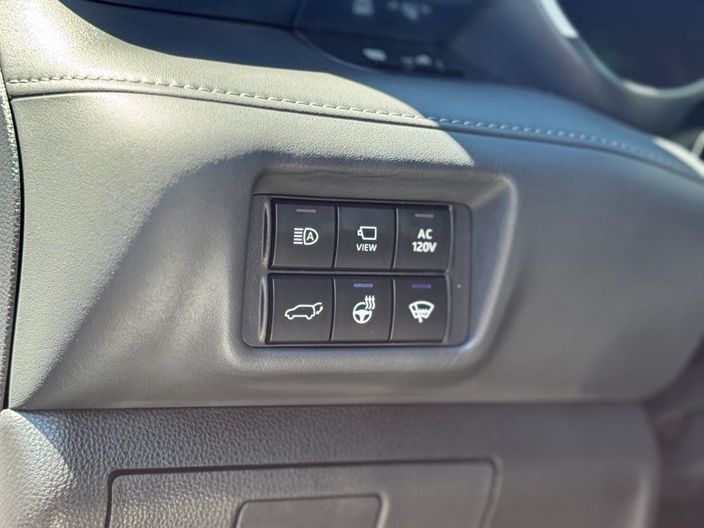 Used 2022 Toyota Highlander Hybrid SUV