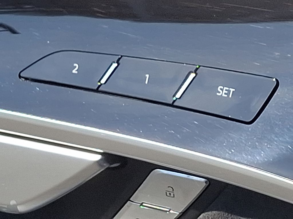 2022 Audi A8 L 28