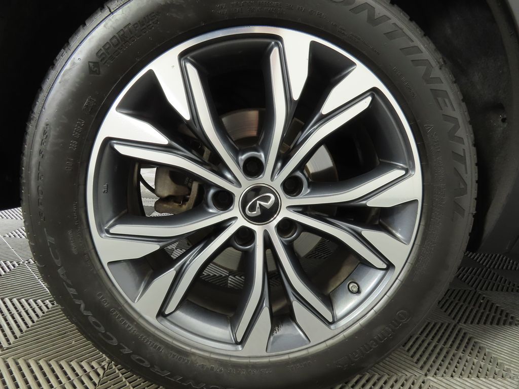 Thumbnail: 2018 INFINITI QX30 - 32