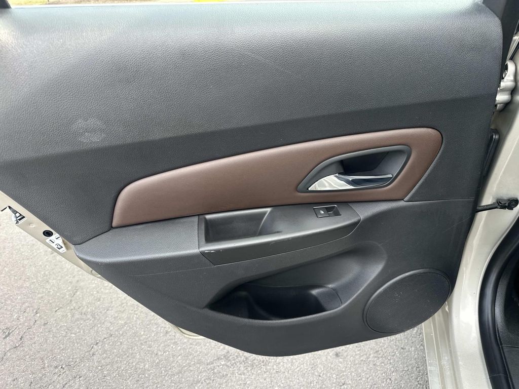 Thumbnail: 2016 Chevrolet Cruze - 26