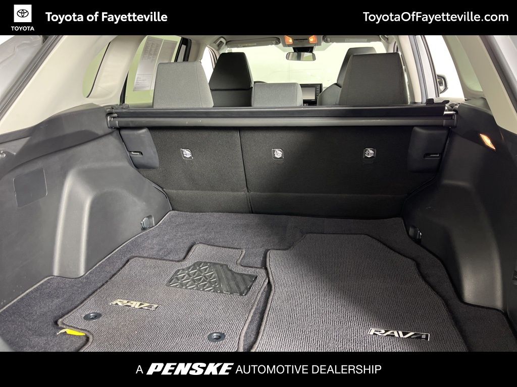 2021 Toyota RAV4 XLE 9
