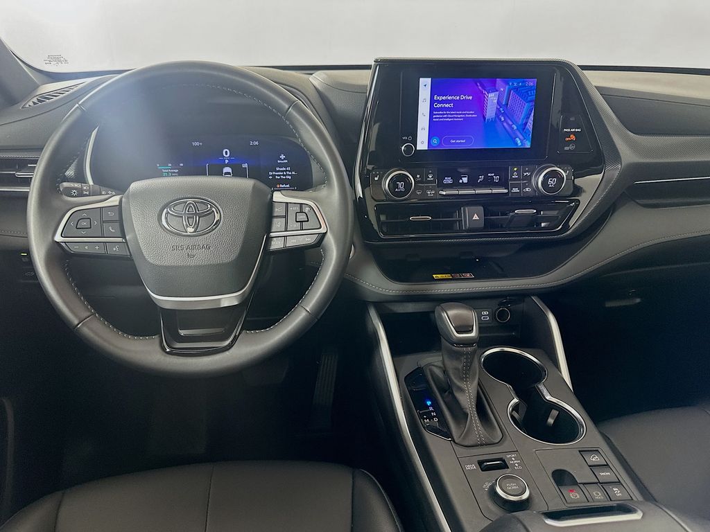 Thumbnail: 2025 Toyota Highlander - 23