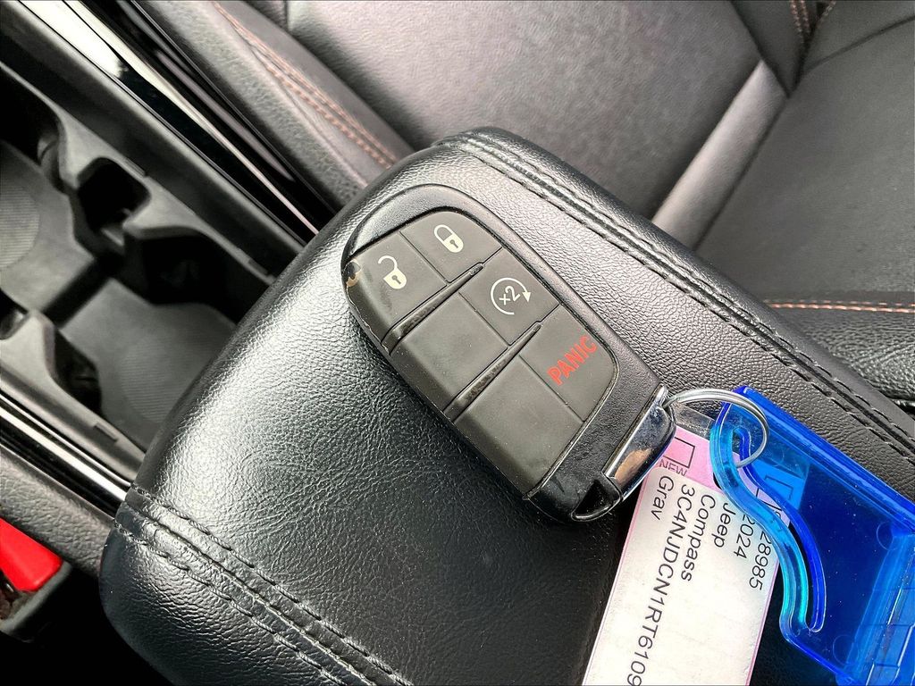 2024 Jeep Compass — photo 27