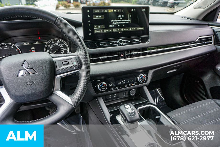 Used 2025 Silver Mitsubishi SE image 34