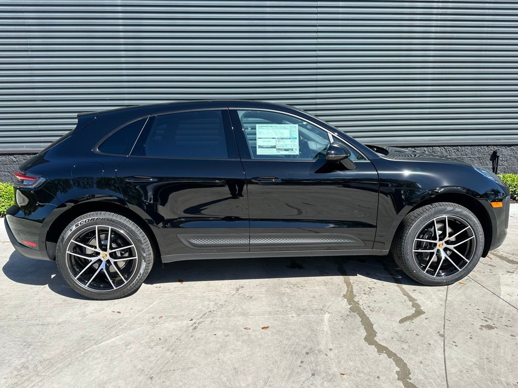 2025 Porsche Macan  8