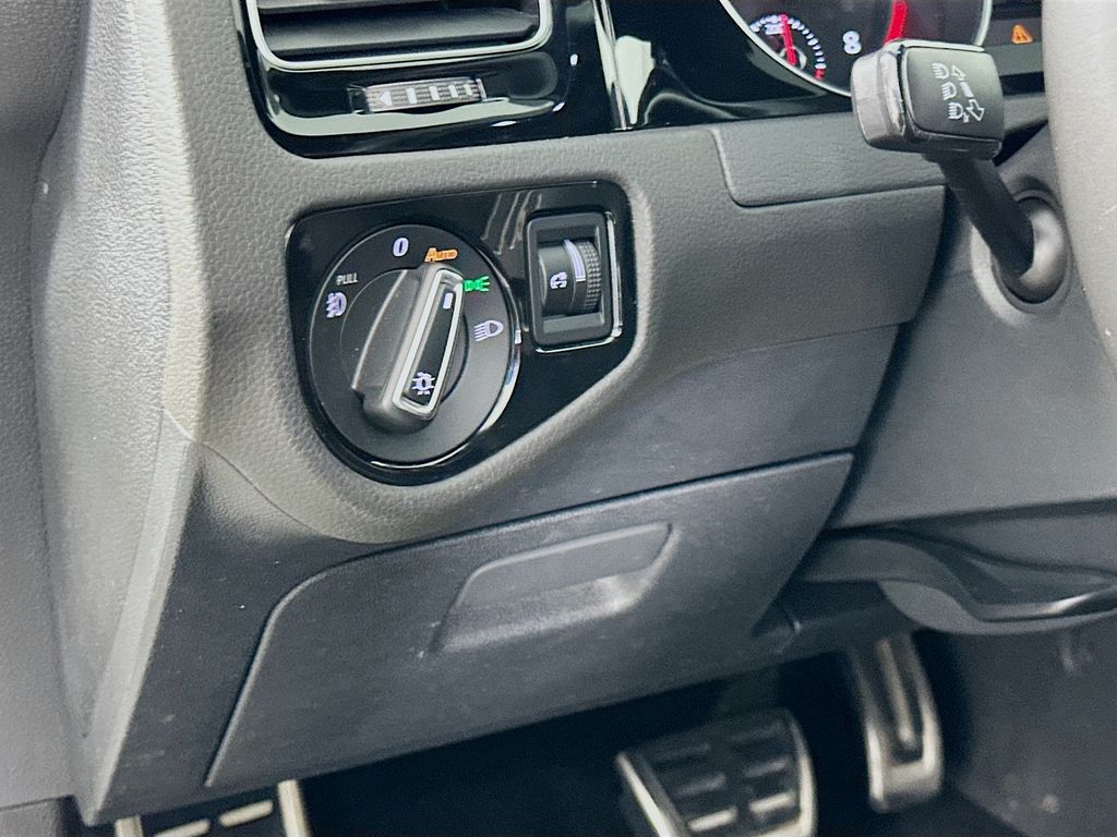 Thumbnail: 2021 Volkswagen Golf - 10