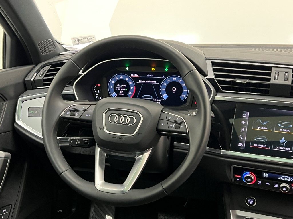 Thumbnail: 2025 Audi Q3 - 21