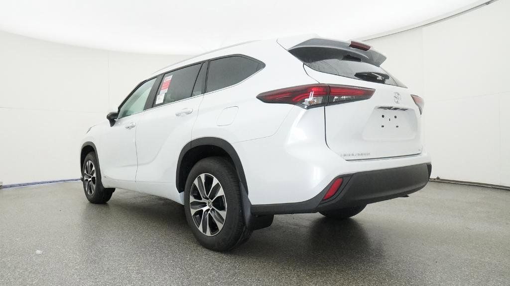Thumbnail: 2025 Toyota Highlander - 3