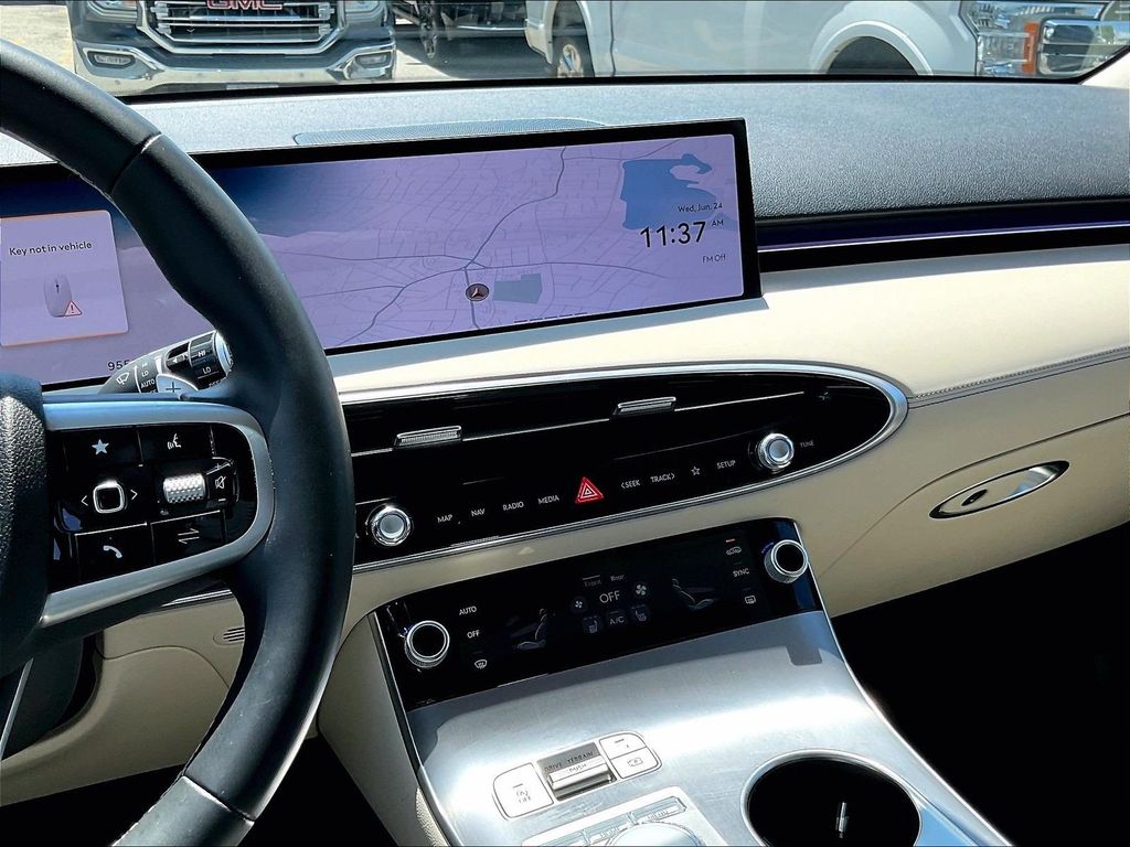 2026 Genesis GV70 — photo 18
