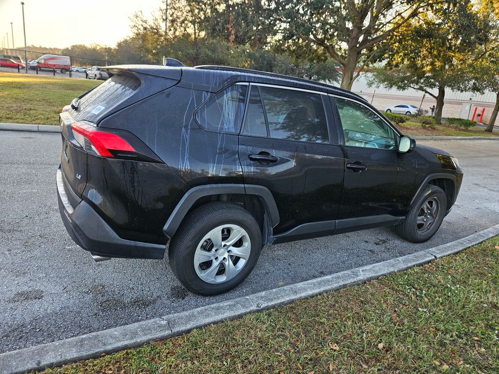 2021 Toyota RAV4 LE 5