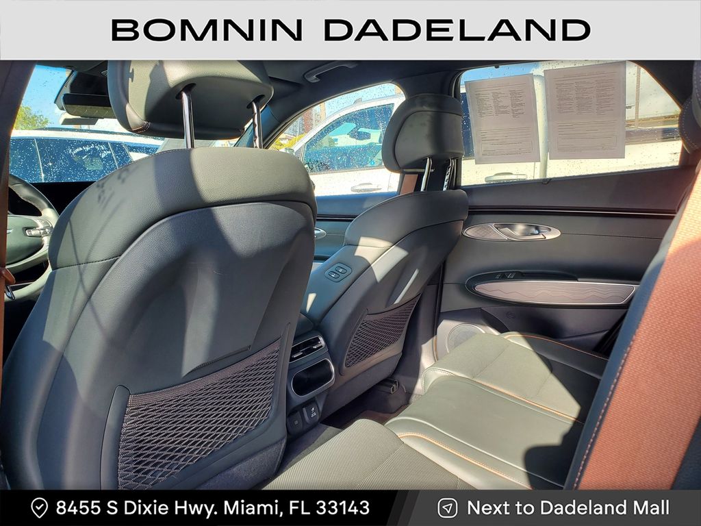 2022 Genesis GV70 2.5T Advanced photo