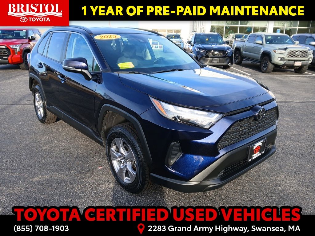 2025 Toyota RAV4 XLE's photo