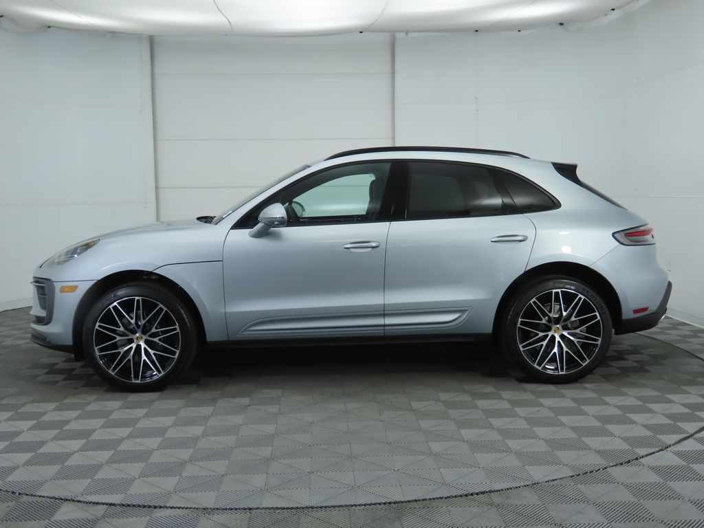 Thumbnail: 2025 Porsche Macan - 2