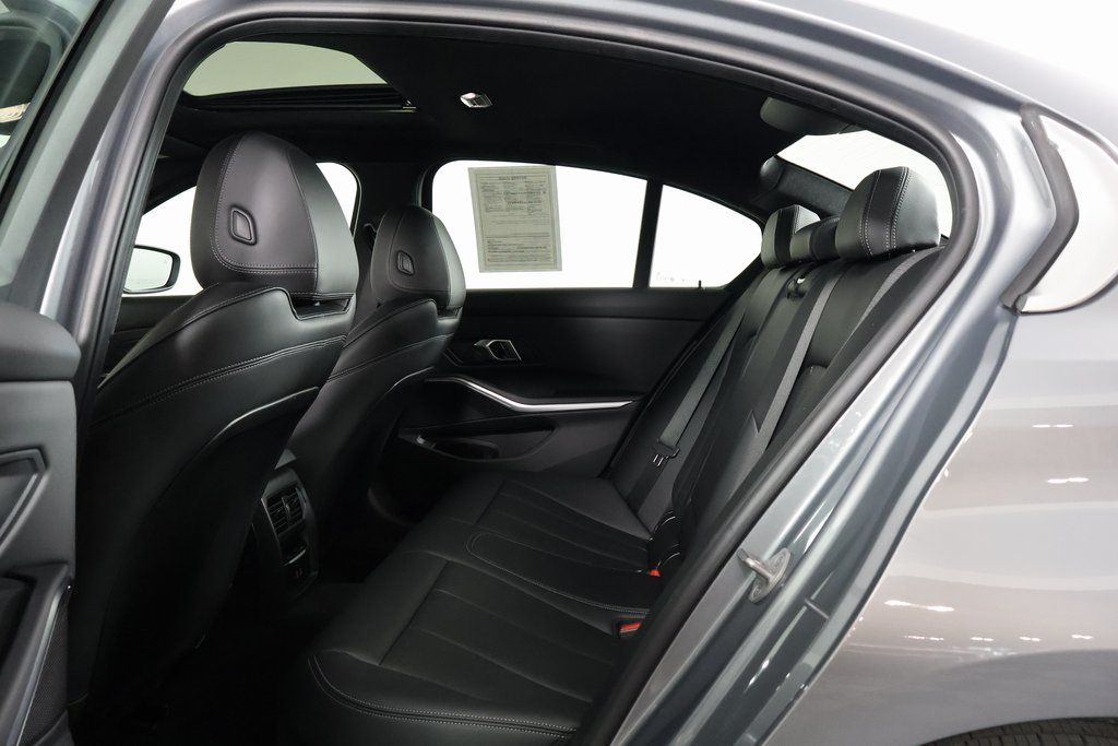 Thumbnail: 2025 BMW 3 Series - 11