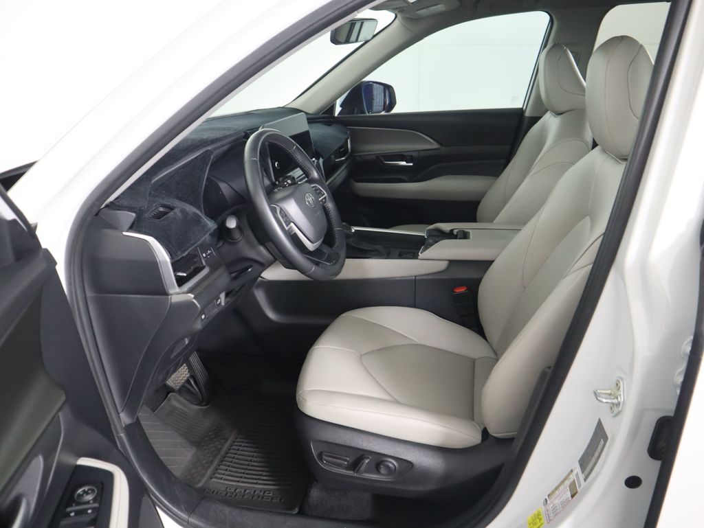 Thumbnail: 2024 Toyota Grand Highlander - 19