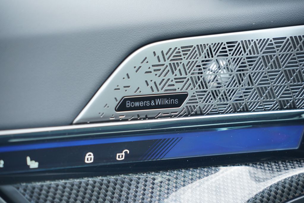 Thumbnail: 2027 BMW M5 - 13
