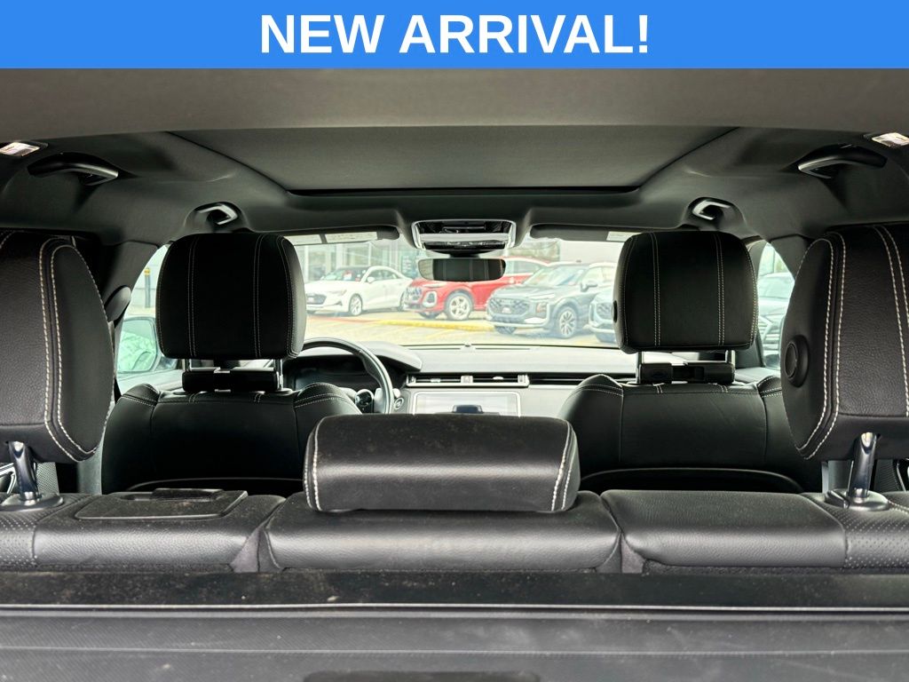 Used 2019 White Land Rover SE R-Dynamic image 18