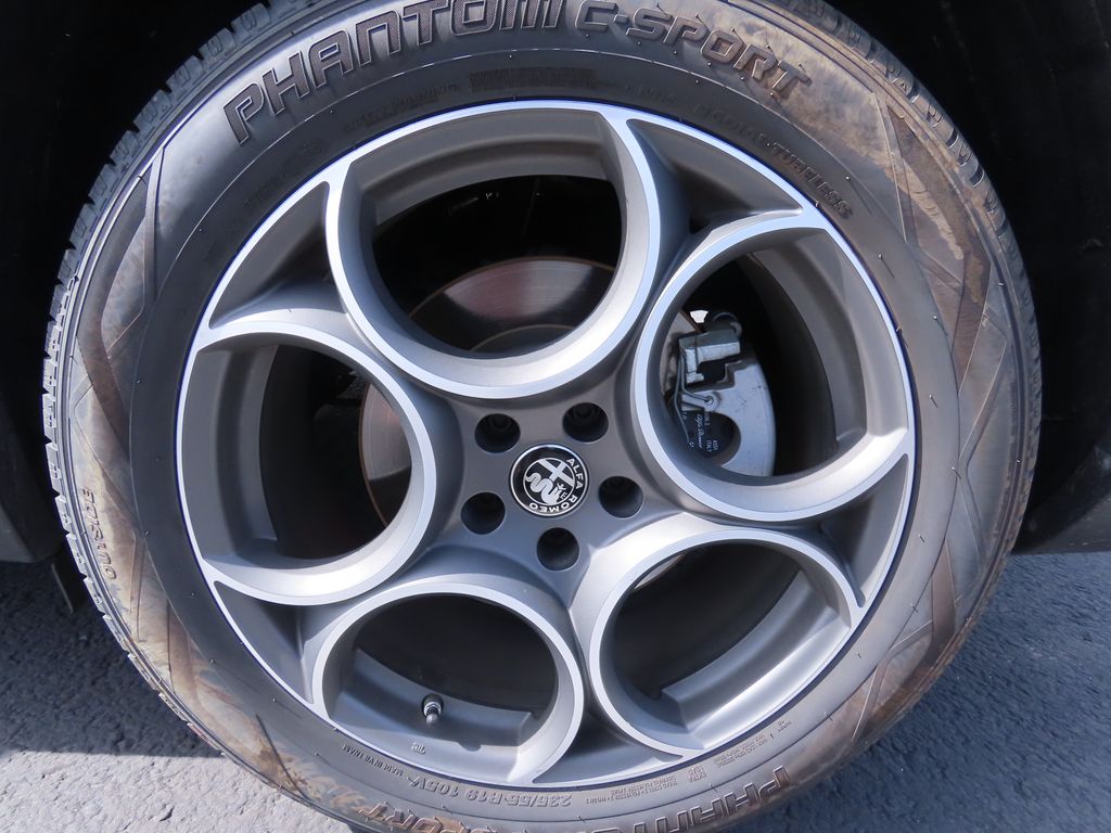 Thumbnail: 2021 Alfa Romeo Stelvio - 16