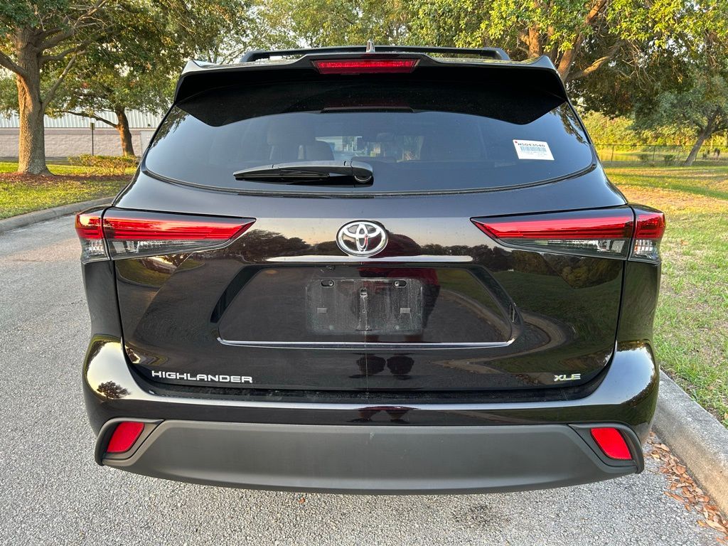 2021 Toyota Highlander XLE 4