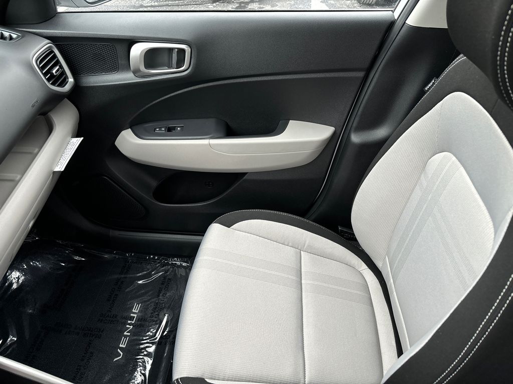 2025 Hyundai Venue SEL White at Baytown Hyundai