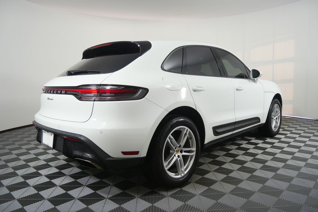 Thumbnail: 2022 Porsche Macan - 3