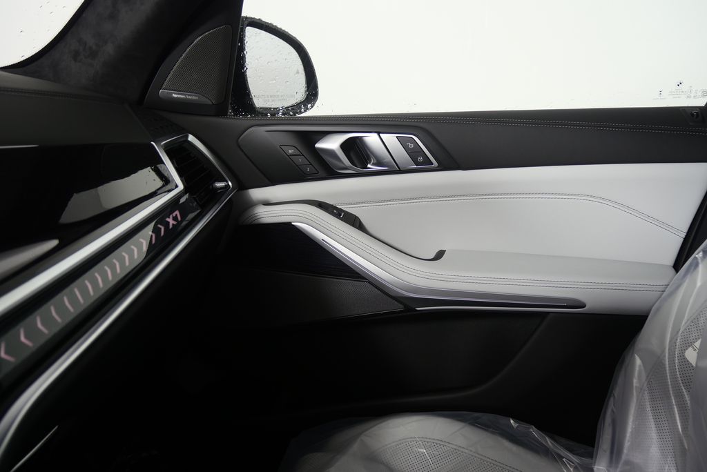 2026 BMW X7 xDrive40i 24