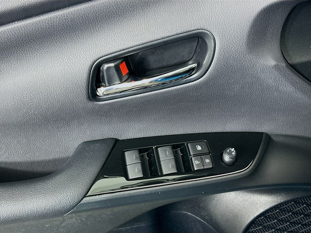 Thumbnail: 2019 Toyota Prius Prime - 18