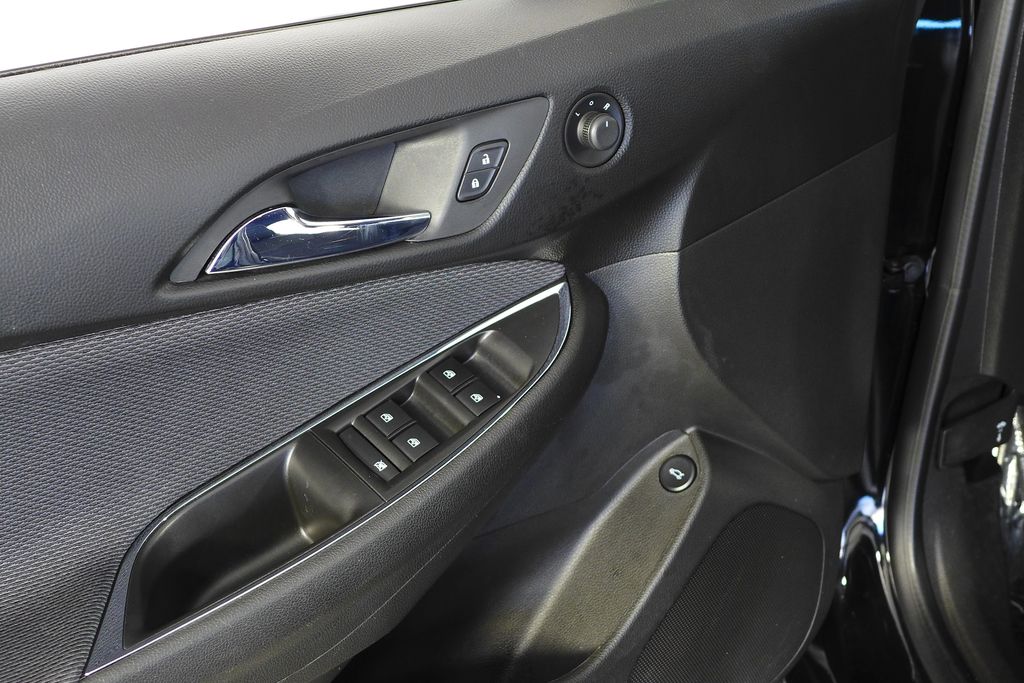 Thumbnail: 2018 Chevrolet Cruze - 12