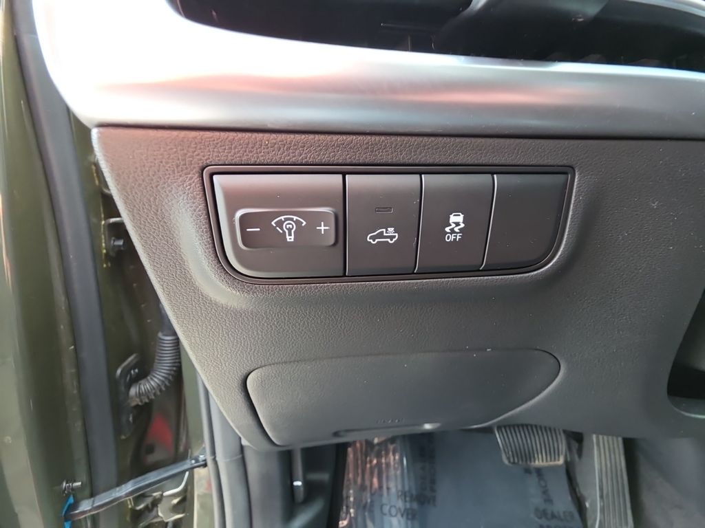 Used 2025 Green Hyundai SEL image 22
